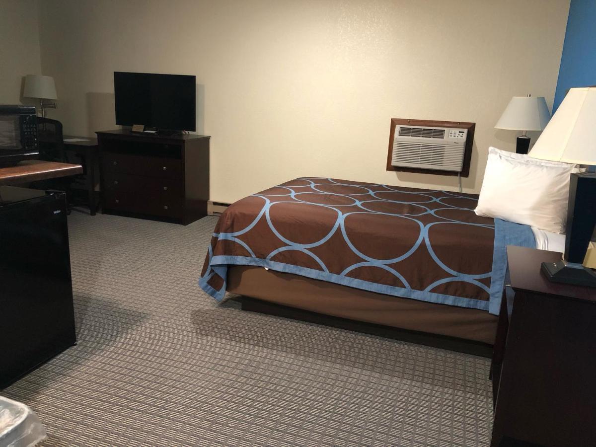 Amerivu Inn & Suites オー・クレア エクステリア 写真