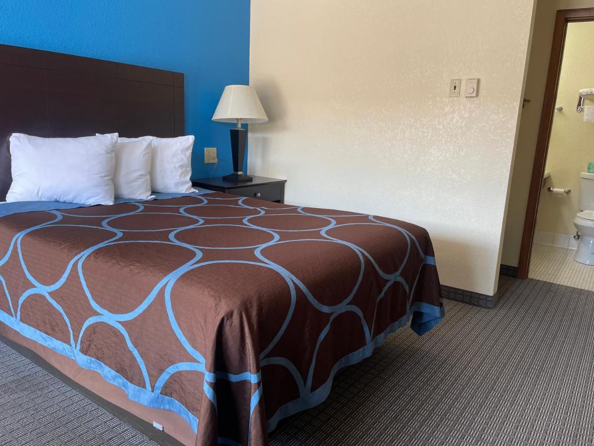 Amerivu Inn & Suites オー・クレア エクステリア 写真